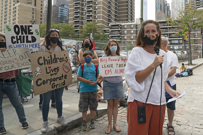 Peck Slip School parents and students rally against HHC 