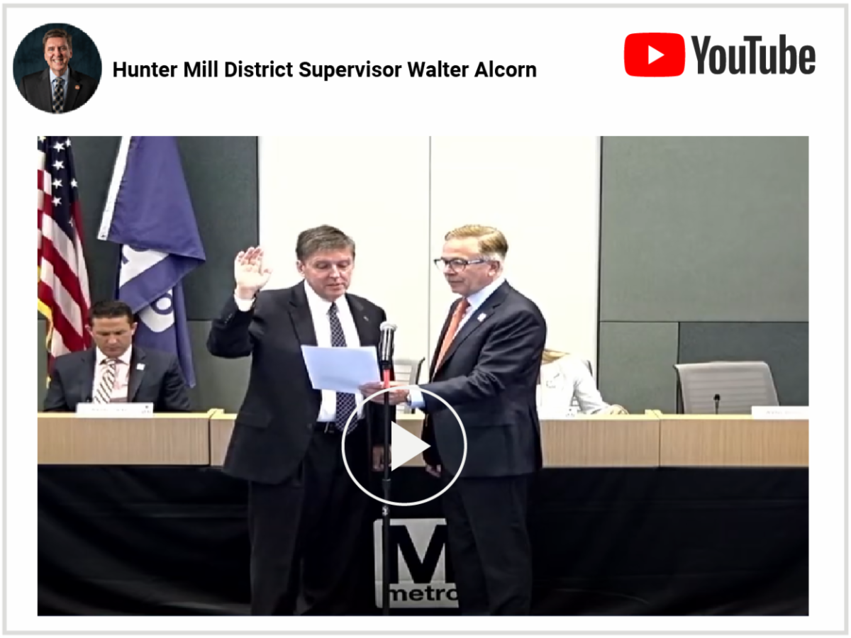 Walter Alcorn taking the oath of office for the Metro Board