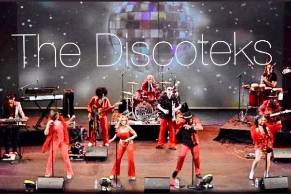 Discoteks Band in performance