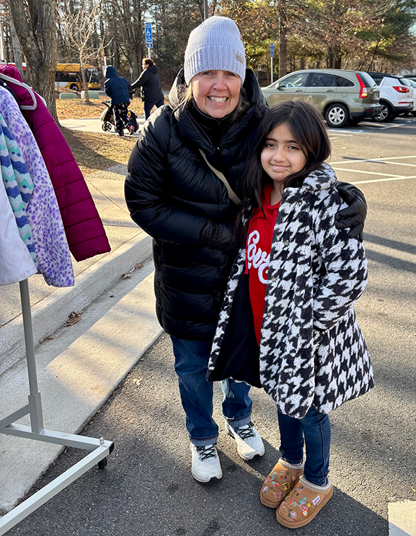 Young girl who received a coat donation