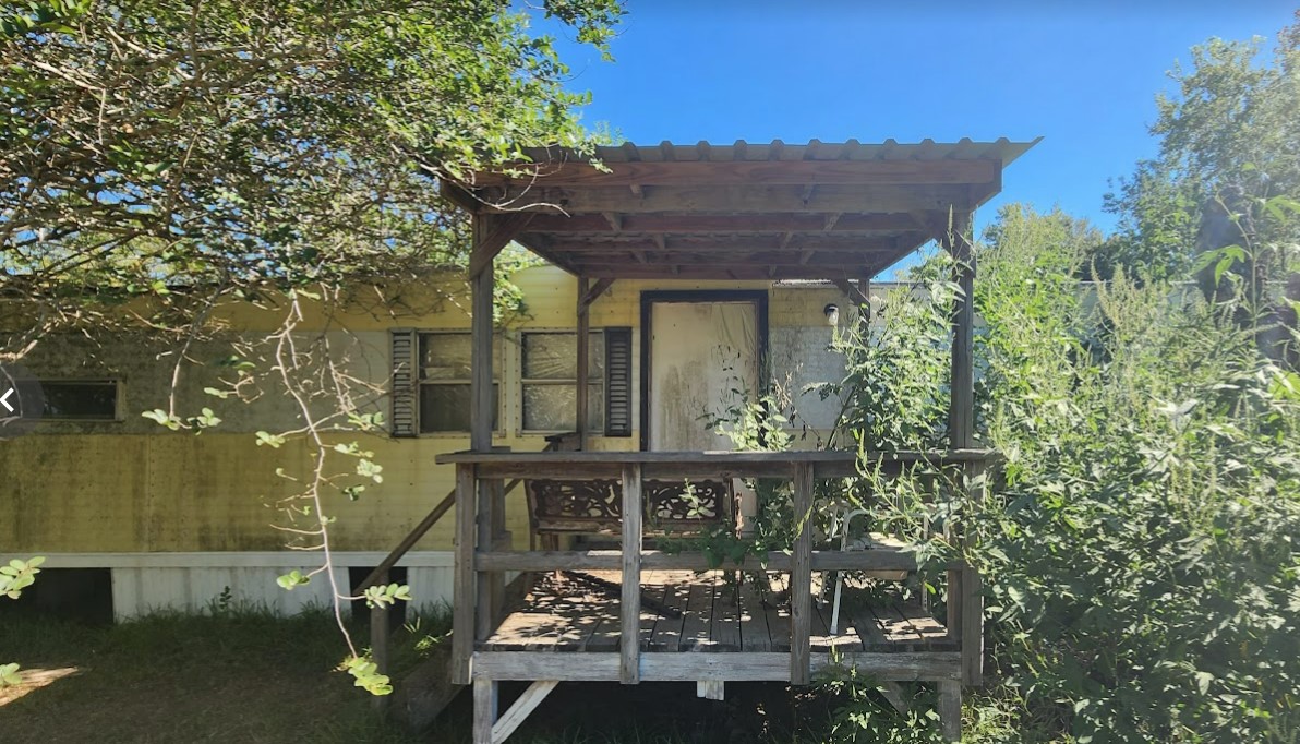 Mobile Home On 2.17 Acres In Manvel TX!