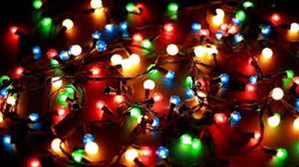 Spiritual Cyber-Vitamin: Reflecting The Lights Of Christmas Driving around Fort Wayne at night right now means the omnipresence of Christmas lights decorating many homes. Ever wonder when the practice began? - Spiritual Cyber-Vitamin: Reflecting The Lights Of Christmas