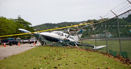 plane crashed into fence
