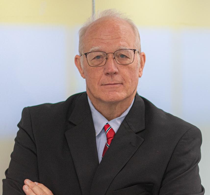 Doug Oard headshot in suit