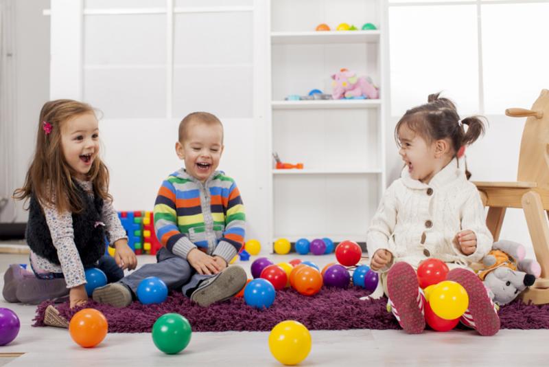 kids_playing_indoors.jpg