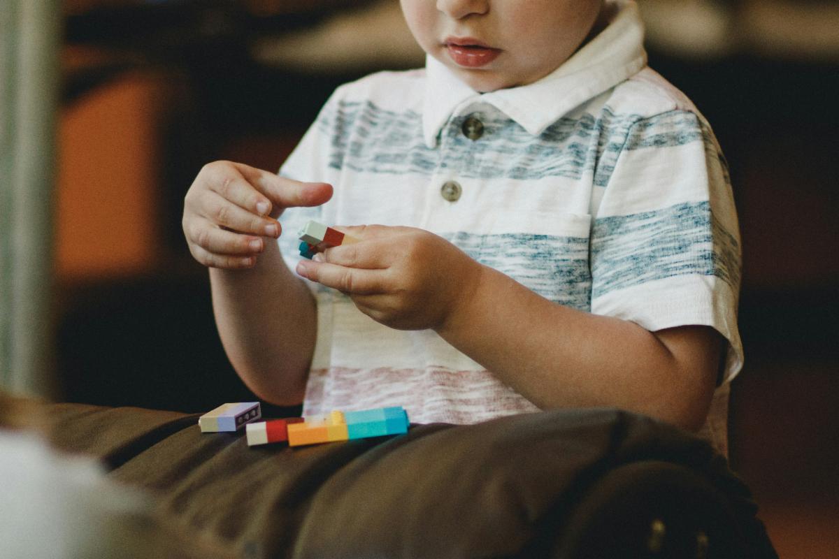 Image of a child putting together Lego pieces