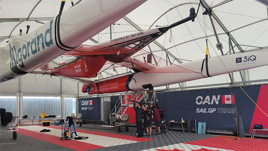 Team Canada F50 in the slings