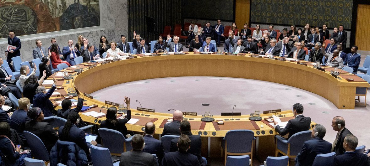 While Libya’s ceasefire agreement is holding, ongoing military build-up, fierce competition for territorial control among Western armed groups, recent armed mobilizations in and around Tripoli, coupled with a crippling economic crisis, have renewed fears about a potential outbreak of violence in the capital, the UN’s top official in the country told the Security Council today. 