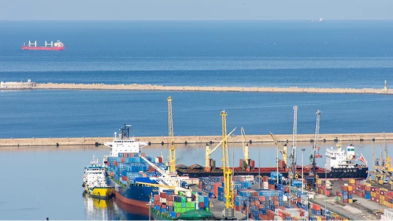 High-angle view of Algiers Port. (Photo credit: hamdi bendali/ Shutterstock)