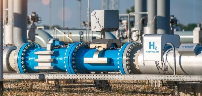 The SoutH2 project is an energy corridor connecting Algeria to Europe. This 3,300 km pipeline will transport up to 4 million tonnes of green hydrogen per year by 2030.