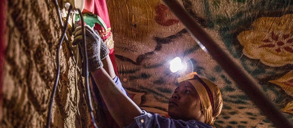 Kafani Seid, an electrician trained as part of the SWEDD project, installs electricity at a client's home in Am Timan, Chad. Photo: Vincent Tremeau