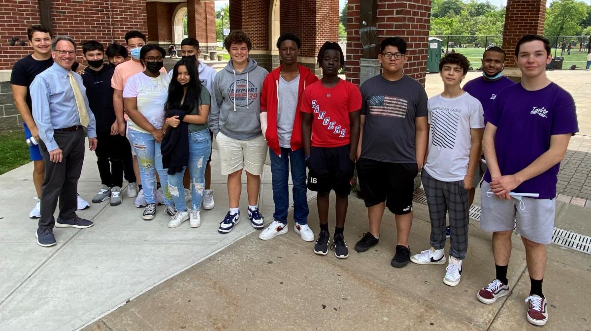 AlbertLeonardEighthGradersTourHighSchoolPhoto2.jpg