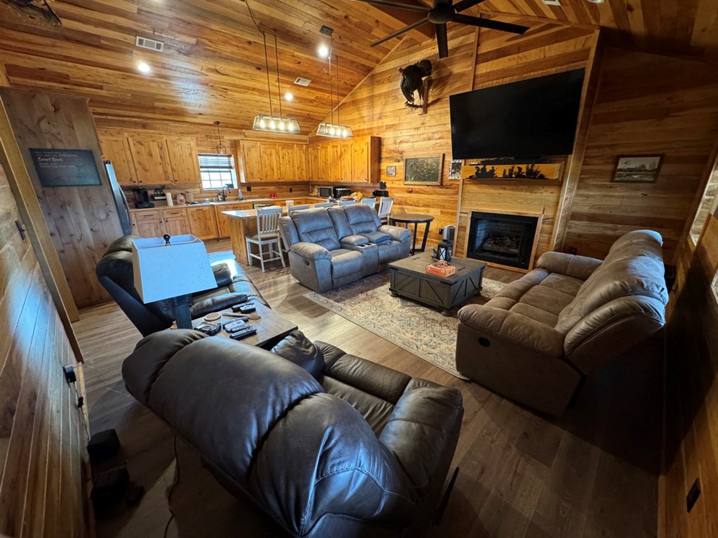 400+/ Acres TURNKEY hunting camp in Claiborne County