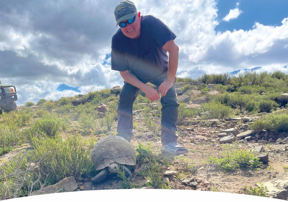 Mike Warne, MRH Cardiopulmonary Rehab Patient, pictured with a turtle