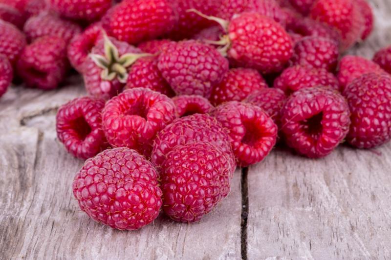 rustic_raspberry_table.jpg