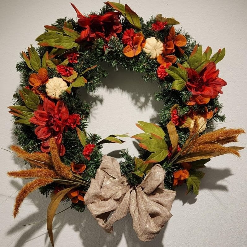 Festive wreath displayed at the Aurora History Museum links to page with more information