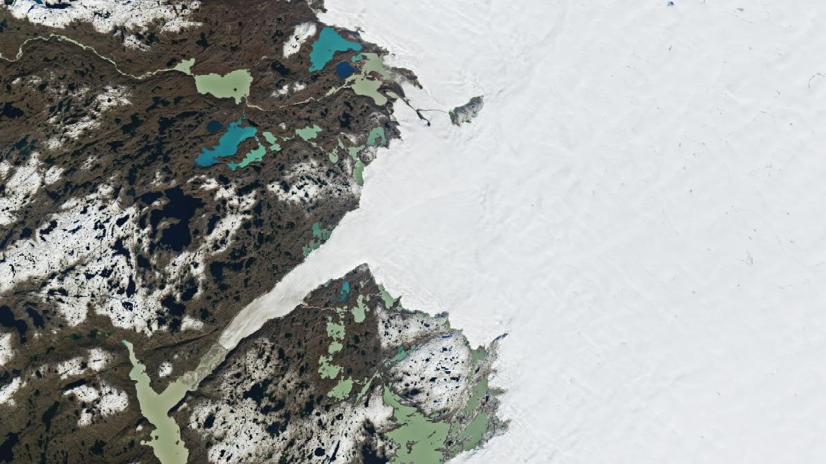 A satellite image shows the same area several weeks later. A new layer of snow makes the ice sheet appear mostly white and shows up as patches on the land.