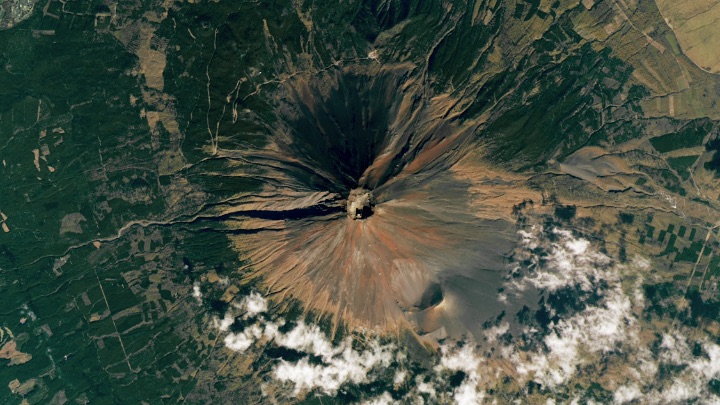 A natural-color Landsat 8 image of Mount Fuji after snow had melted, acquired on November 9, 2024.