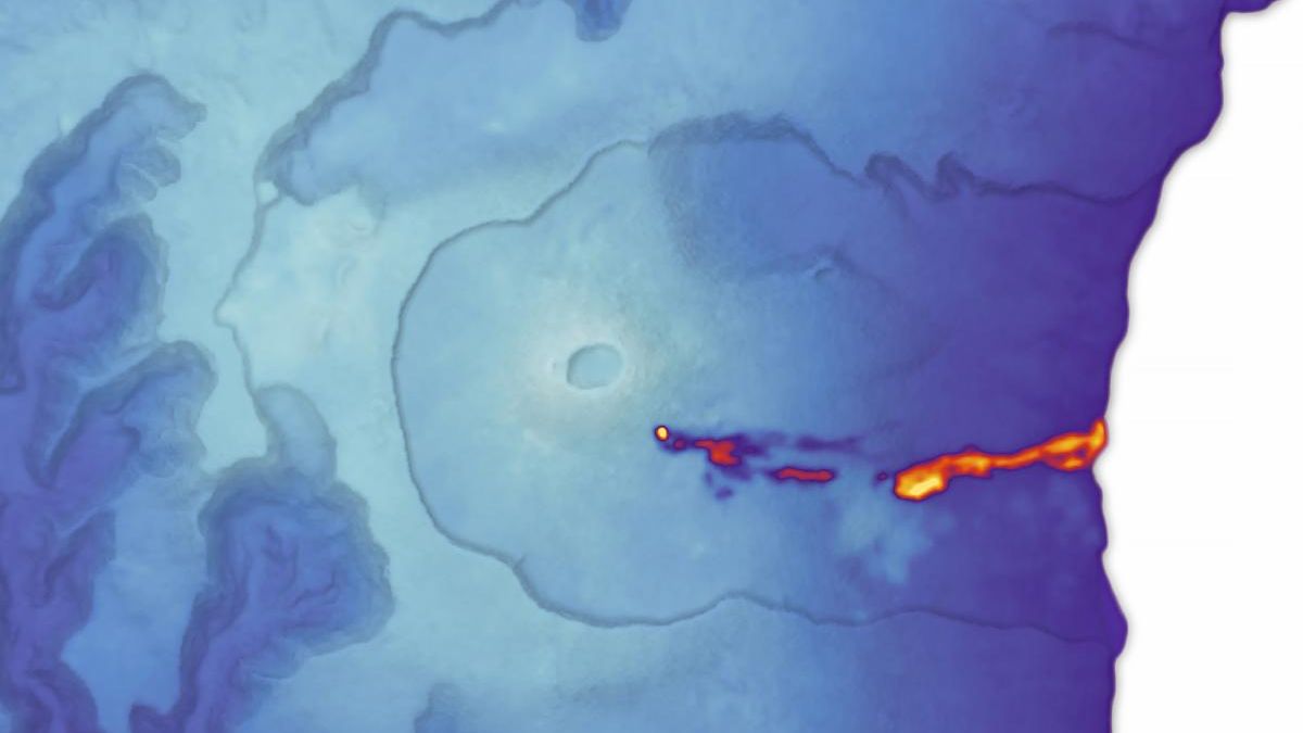 Thermal image of Piton de la Fournaise showing a bright lava flow on the southeastern flank contrasted with cooler vegetation and rock.