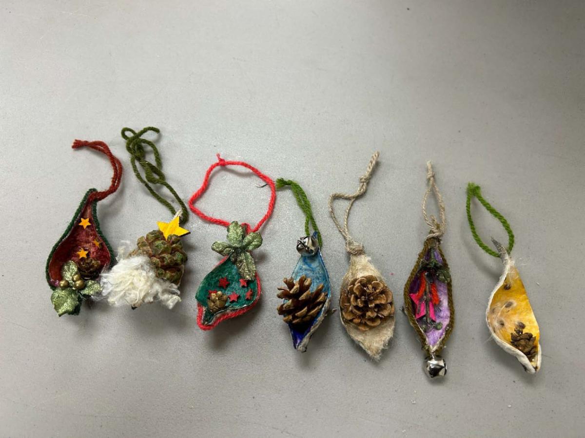 4h members homemade ornaments out of natural materials