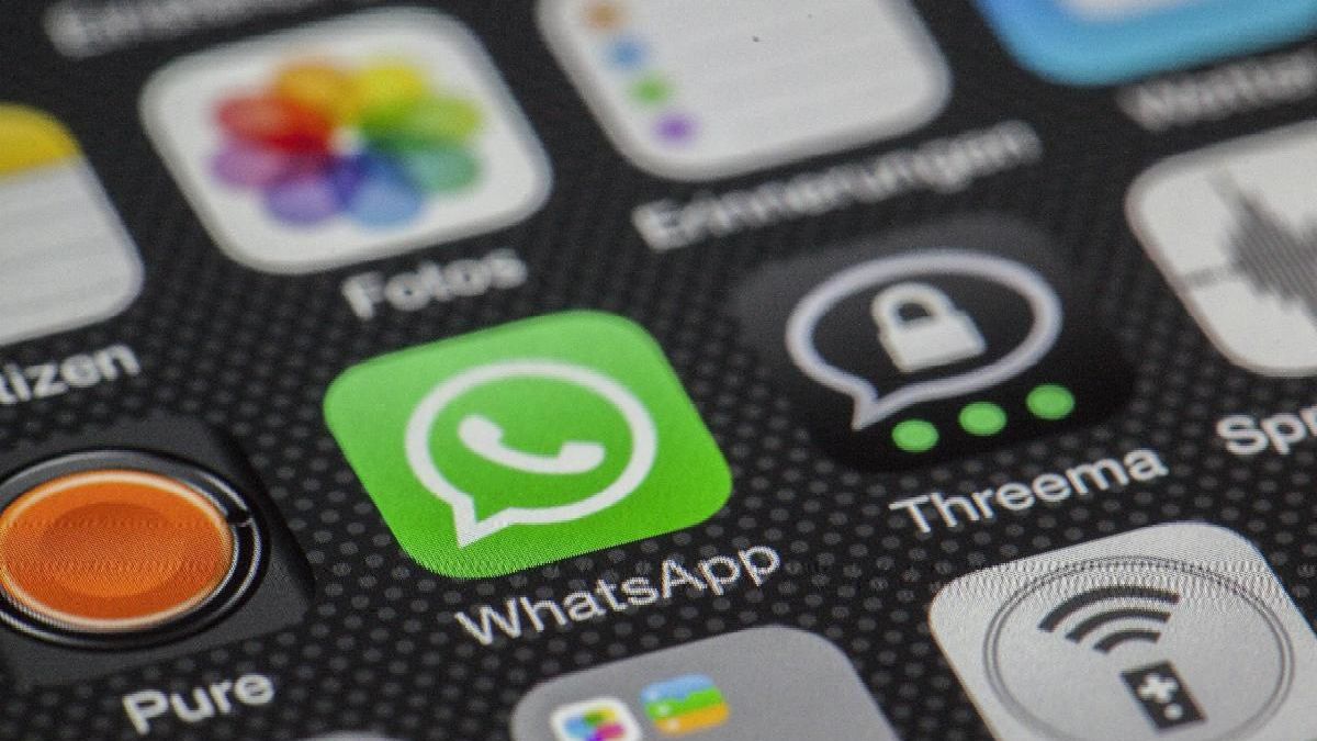 Screen with WhatsApp Icon and others