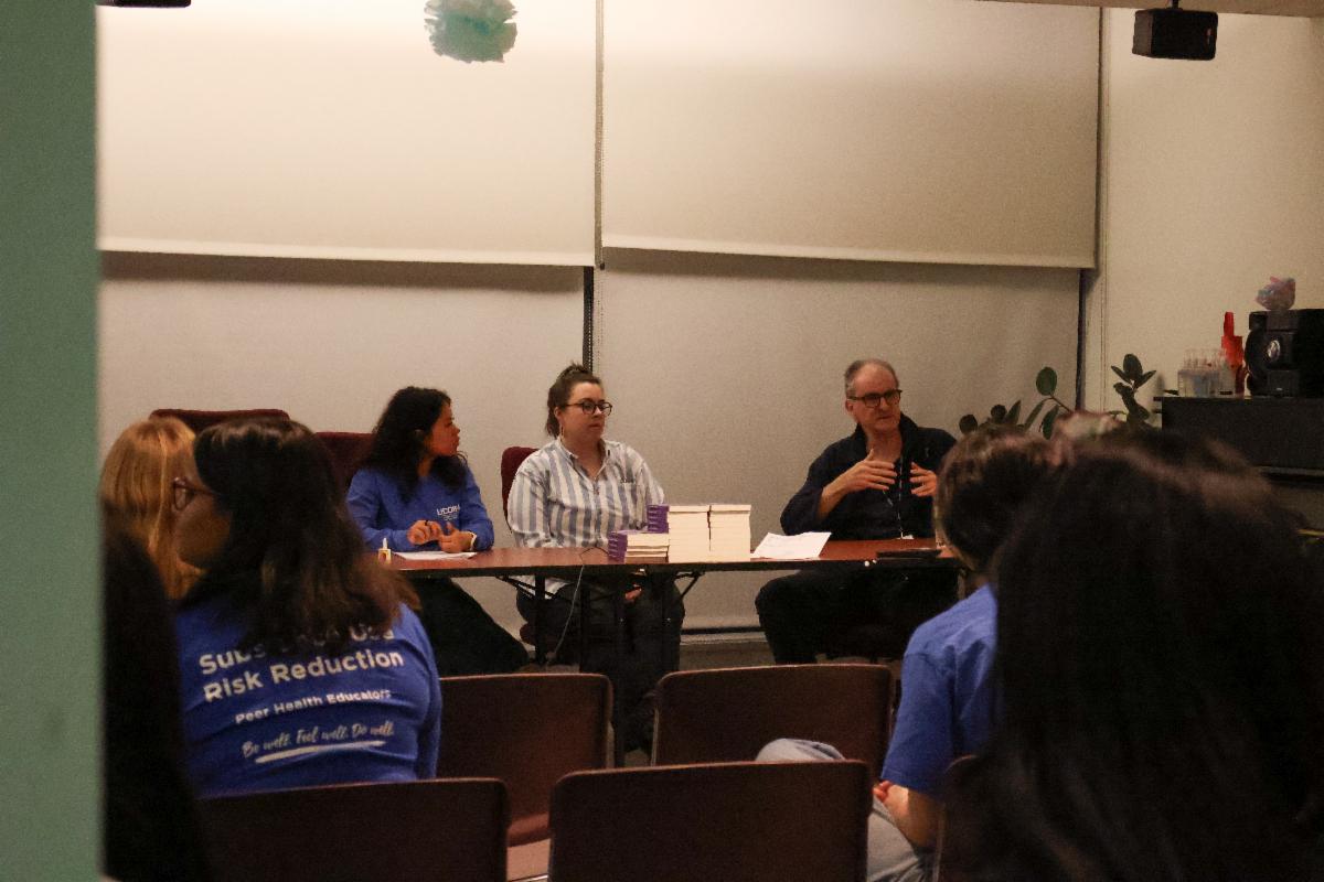 There are tree people in the panel list. Two females on the left and one male on the right. 