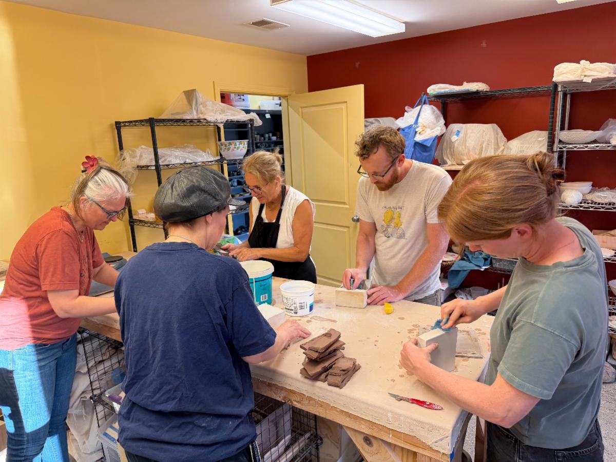 Elliott Kayser teaches handbuilding.