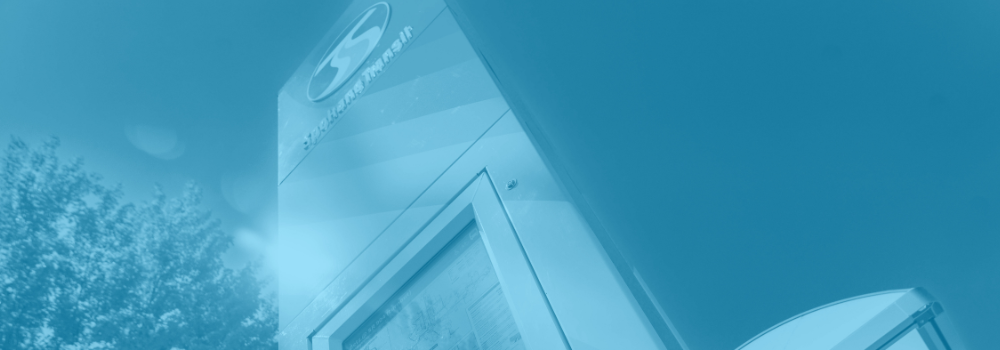 A blue duotone photo of an STA marker at a bus stop.