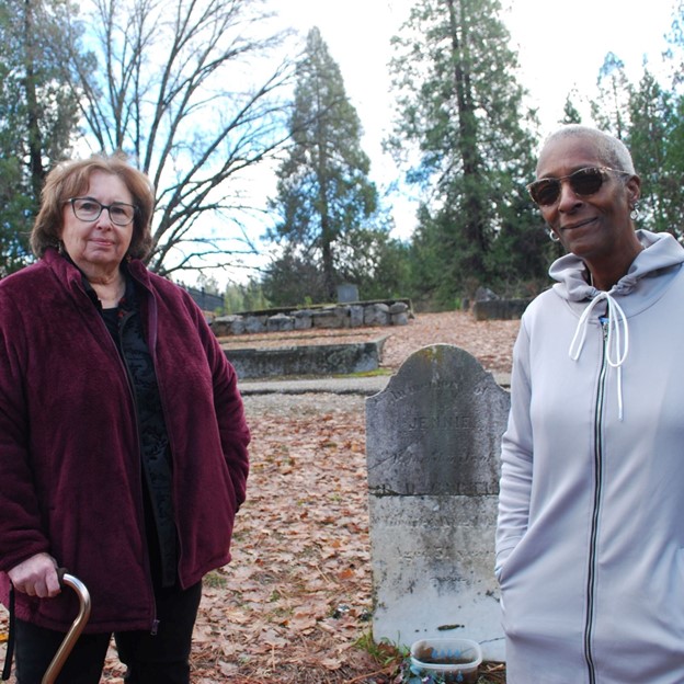 Photo of Linda Jack and Tracy Pepper meeting at grave of Black pioneer Jennie Carter