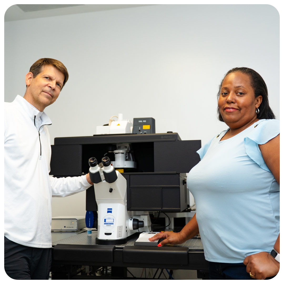 Kirk Czymmek and Tessa Burch-Smith with the ZEISS LSM 980 with Airyscan 2.