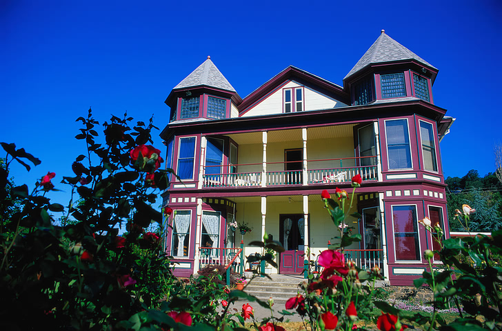 charming_little_motel.jpg