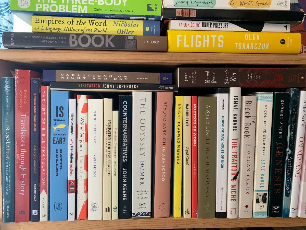 A bookshelf filled with books.