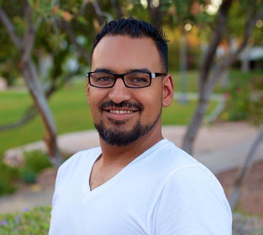 Raza Headshot 25mp.jpg