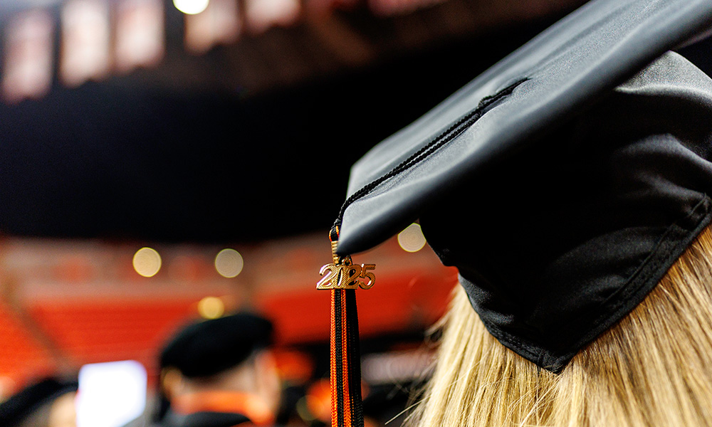 Graduation cap with 2025 tassle.
