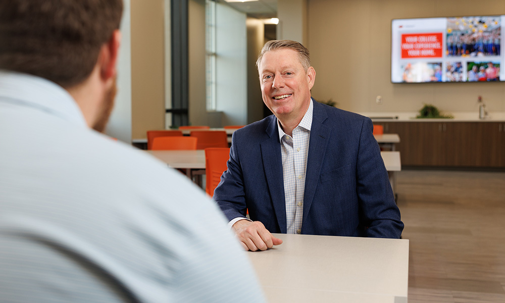 Jayson Lusk interacting with students in the Hilst Center for Student Success.