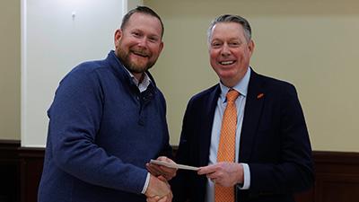 Jayson Lusk presents Chris Eck with an award.