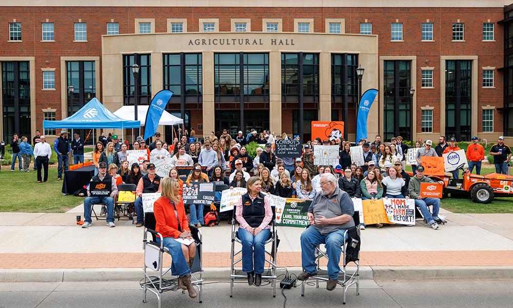 U.S. Farm Report films their College Roadshow outside Agricultural Hall with a crowd of students.