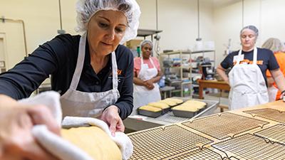 Renee Nelson teaches participants how to prepare and bake sourdough.
