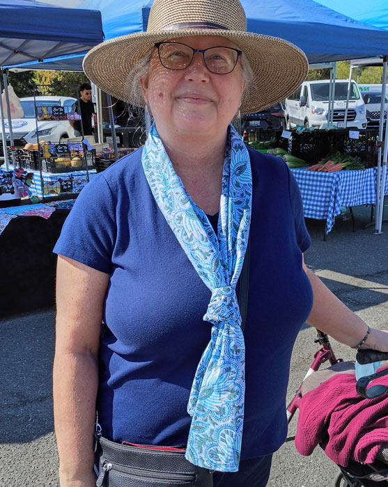 Customer with Yellow Dot-made scarf