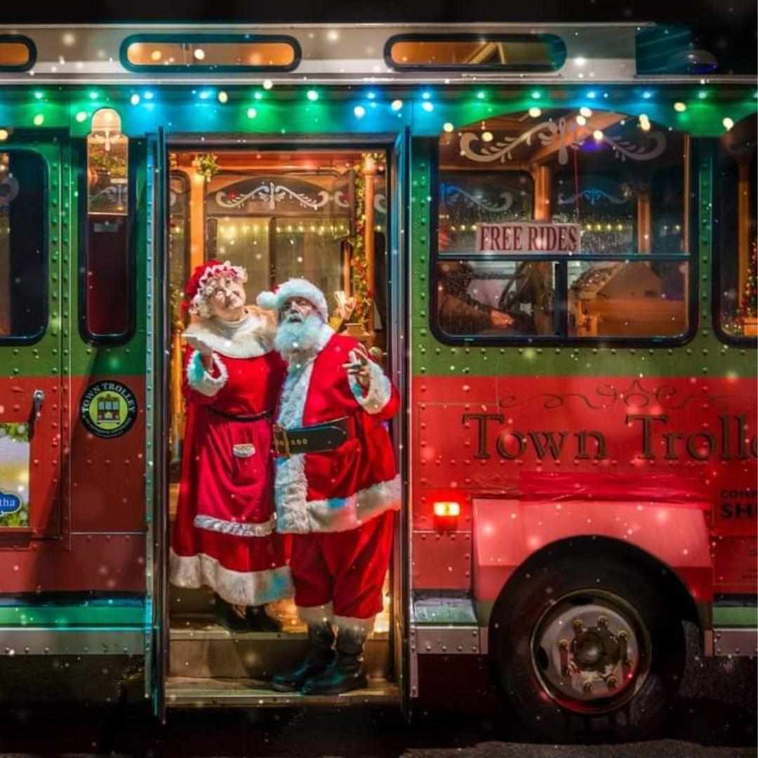 Santa and Mrs. Claus stepping off the Town Trolley