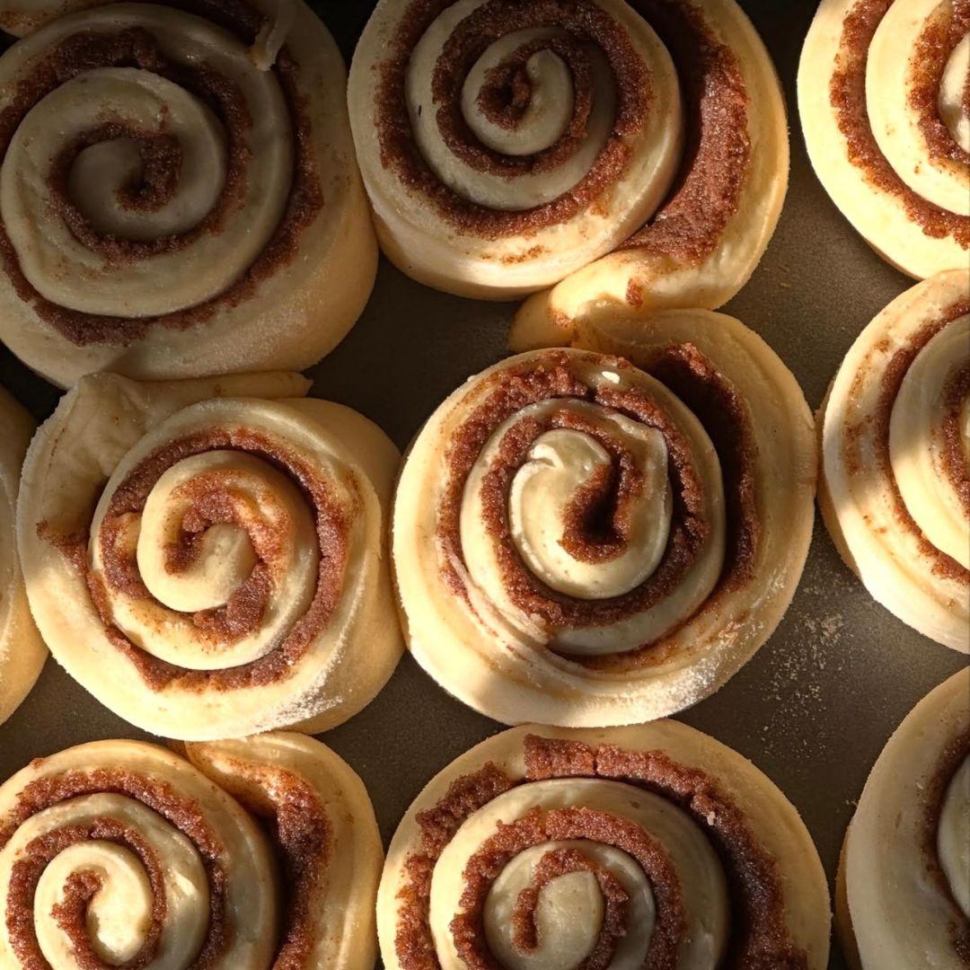 Tray of cinammon rolls
