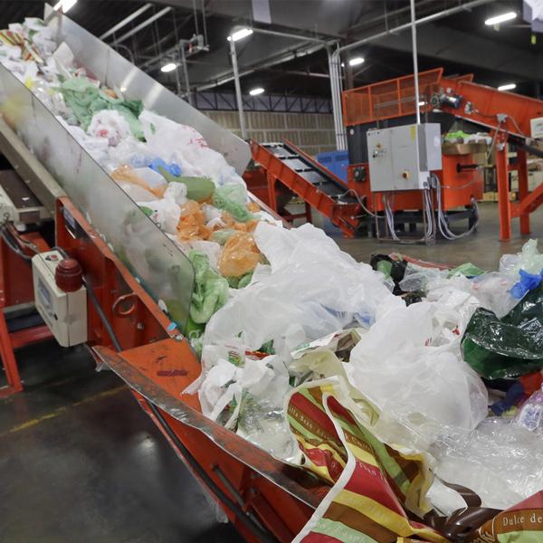 CA suspends plastic bag ban