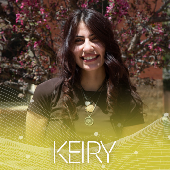 foto de una adolescente con el nombre Kiery escrito en la parte inferior