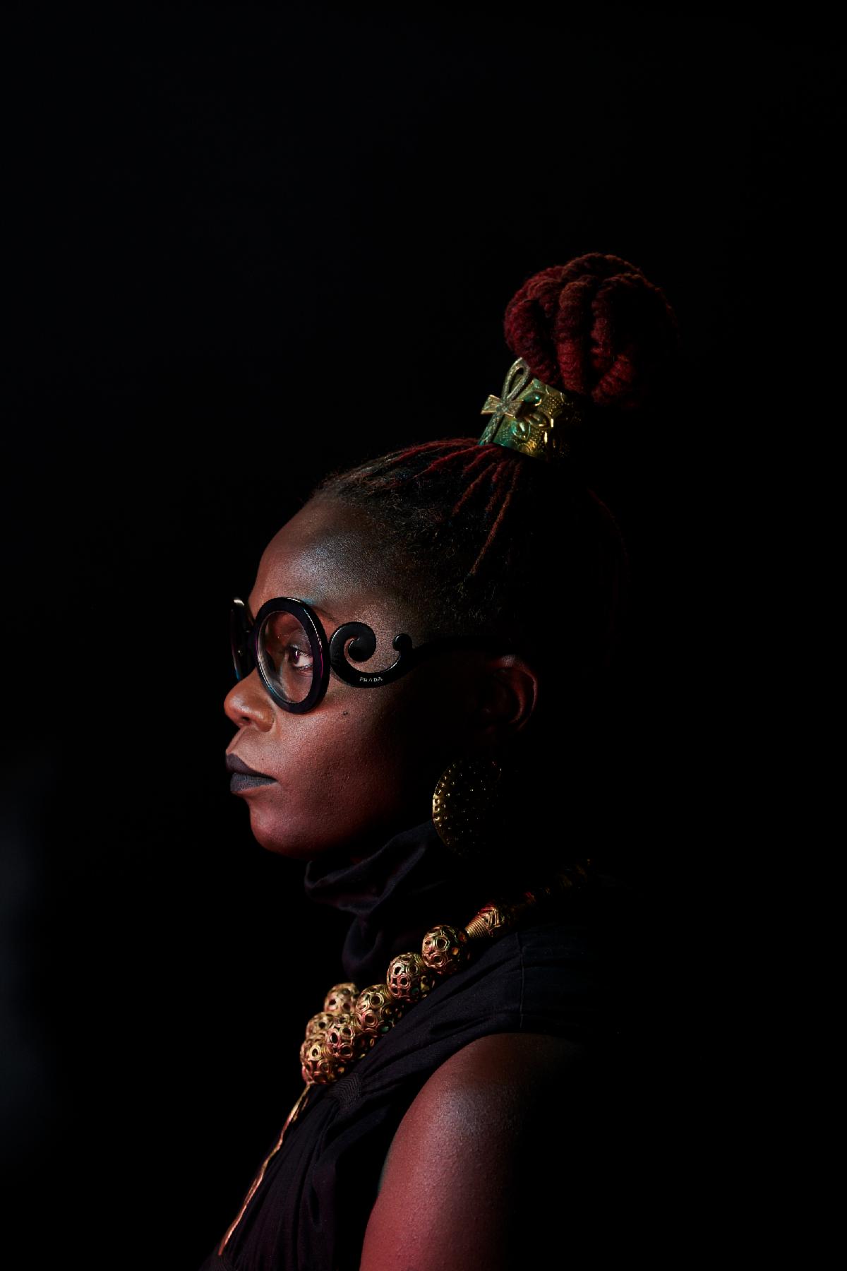 ESSENCE - Caroline Wanga