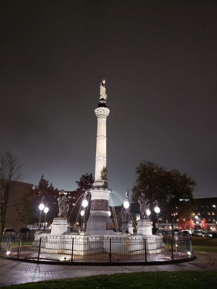 Civil War monument and fountain at Veterans Park 