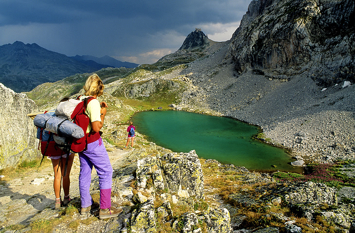 canyon_hikers.jpg