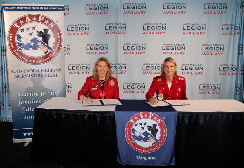 National leaders signing MOU documents