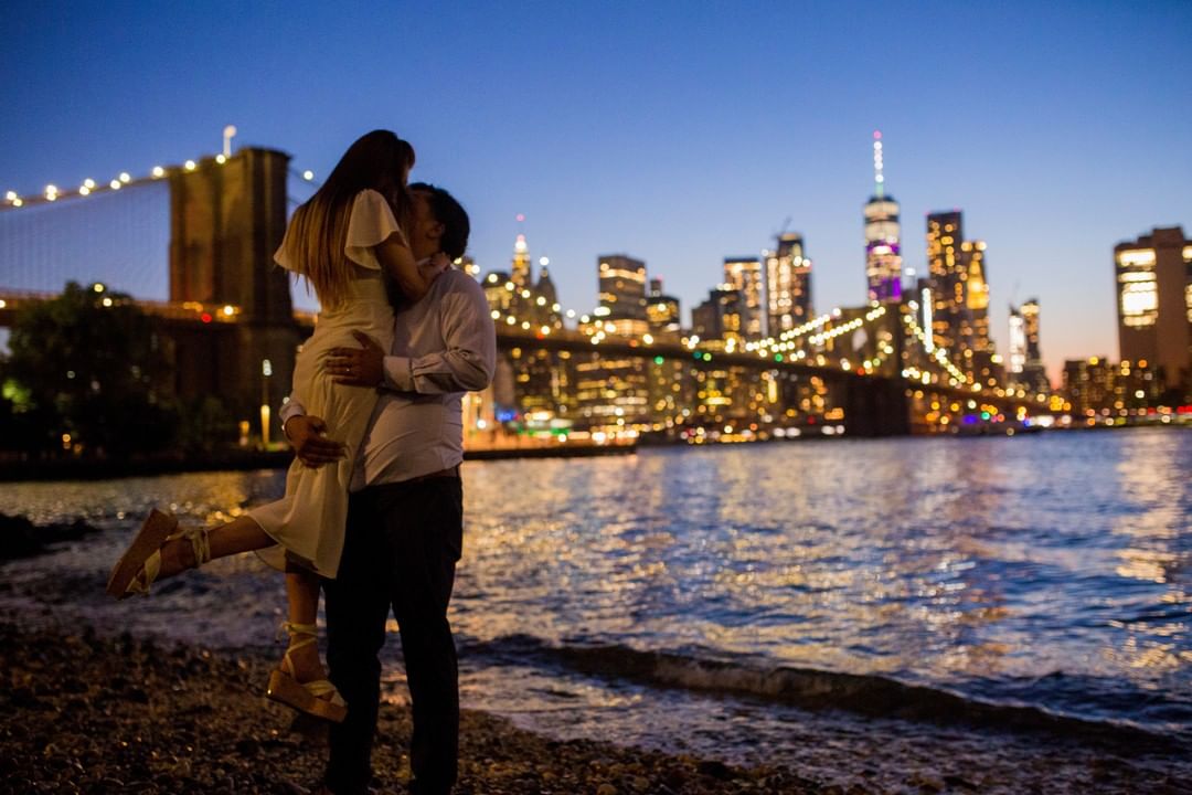 A couple embracing at Brooklyn Bridge Park