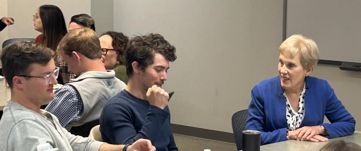 Students speaking with alumni and board members.