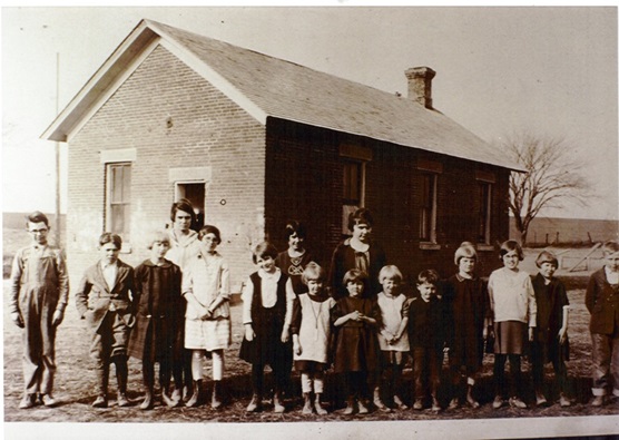 Students in front of the Freeman School.